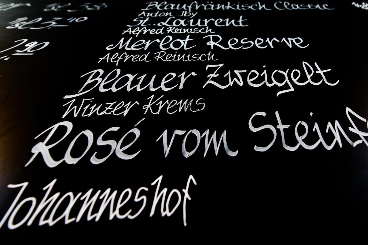Dorfmeister Business Hotel B&B Weikersdorf am Steinfelde Eksteriør bilde