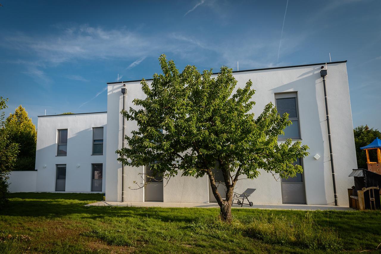 Dorfmeister Business Hotel B&B Weikersdorf am Steinfelde Eksteriør bilde